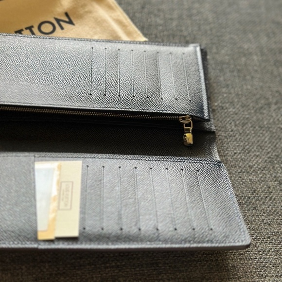 NEW Louis Vuitton Brazza Wallet in Marine Color - Picture 9 of 12